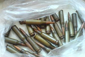 У жителя Сватово обнаружили патроны, порох и марихуану