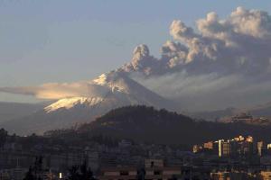 Недалеко от столицы Эквадора проснулся один из самых опасных в мире вулканов