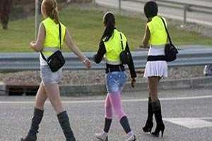 Мэр итальянского городка обязал проституток носить светоотражающие жилеты