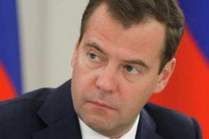 Медведев запретил простым чиновникам пользоваться дорогими смартфонами