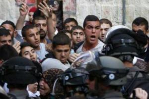 У мечети Иерусалима произошли столкновения палестинцев с израильской полицией