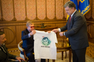 Элтон Джон признался в любви к Украине