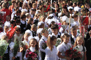 В Димитрове на школьной линейке детям стало плохо от жары