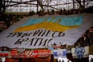 "Держитесь, братья!": Белорусские фаны поддержали украинцев на матче Украина – Беларусь