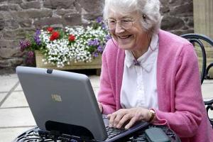 Компьютеры сохраняют молодость мозга у людей старше 50 лет, - ученые