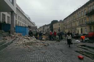 В центре Львова рухнула стена