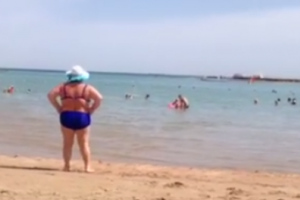 В Египте россиянка затоптала на пляже надпись Украина