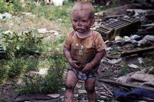 Это за гранью: ради клипа о Донбассе российских малышей измазали грязью и заставили плакать