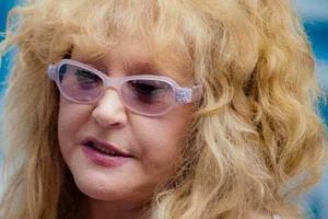 Стилист Пугачевой выложил в сеть фото сильно похудевшей певицы без макияжа