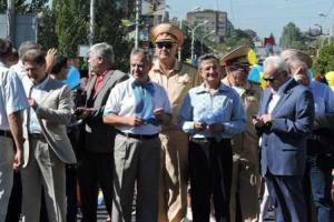 Мариуполь празднует День города в вышиванках