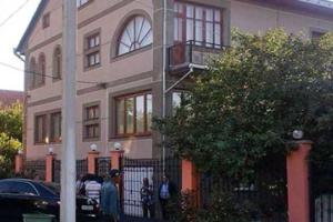 Дом Мустафы Джемилева в оцепили "самообороновцы", его жена находится в полиции