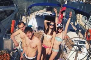 Сын нардепа от Оппозиционного блока засветился в Крыму на яхте под флагом РФ