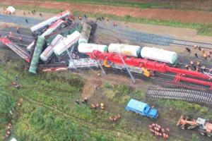 На месте схода вагонов в Свердловской области утечки газа не зафиксировано