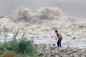 В результате тайфуна на Тайване два человека погибли, более 320 ранены