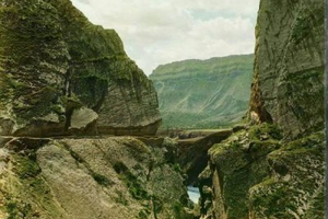 В Дагестане автомобиль с тремя полицейскими упал в пропасть