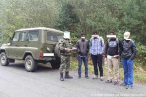 Во Львовской области задержали 4 африканцев, которые шли искать лучшей жизни