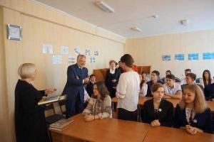 Жебривский хочет взять под личный патронат краматорскую гимназию