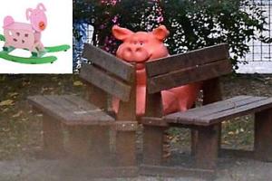 В Италии произошел религиозный скандал из-за детских качелей в виде поросенка