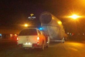 В Новосибирске вертолет застрял в троллейбусных проводах