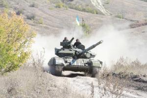 Как на Луганщине отводят танки. Фоторепортаж