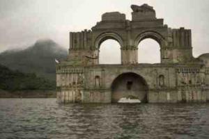 В Мексике благодаря засухе появилась новая достопримечательность 