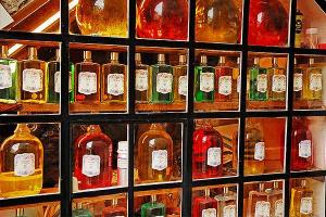 Кризис в действии: россияне готовят Chanel №5 на кухне