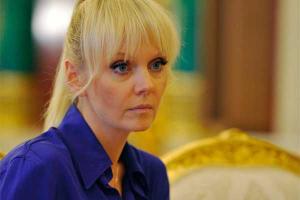 77-летняя мать певицы Валерии окунулась в светскую жизнь