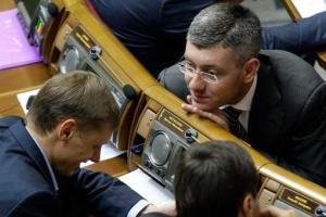 Чиновники-коррупционеры продолжают «уходить красиво»: братьям Кацубам дали сбежать за границу