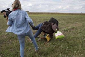 Журналистка, поставившая подножку беженцу, хочет уехать жить в Россию