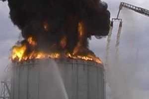 В Югре пылает нефтехранилище