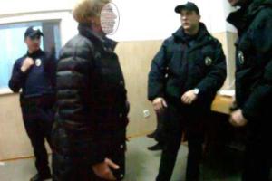 Во Львове преподавательница физкультуры головой разбила губу полицейскому