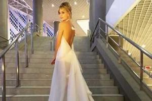 Голая Глюкоза пустила поклонников в свою ванную комнату