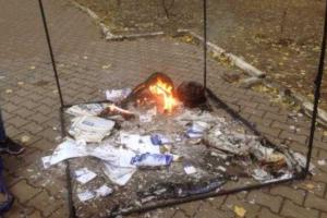 В Одессе сожгли агитационную палатку и избили кандидата от «Оппозиционного блока»