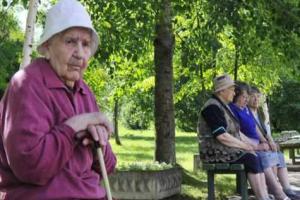 Россиян могут обязать финансово обеспечивать своих пожилых родителей