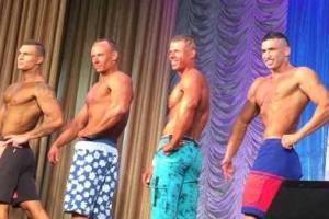 Жители Мариуполя наслаждались красивыми телами