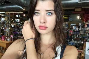 Американка с разноцветными глазами стала звездой сети