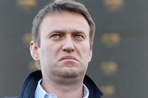 Оппозиционера Навального возмутили ночные гости, которые пришли арестовывать имущество 