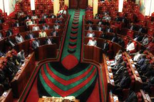 В парламенте Кении отключили свет за неуплату