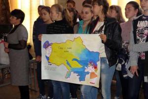 Закарпатцы со слезами проводили домой юных гостей из зоны АТО 