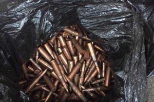 В Киеве мужчина пытался продать крупную партию оружия