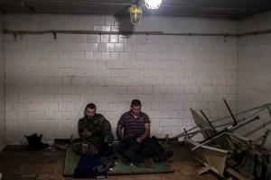 Боевик рассказал, в каких жутких условиях в "ДНР" держат "на подвале" своих