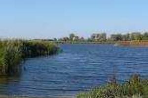 Лодка с рыбаками перевернулась на Херсонщине, 1 человек погиб