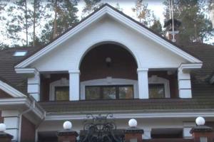 Семья Луценко скрыла в своих декларациях виллу под Киевом