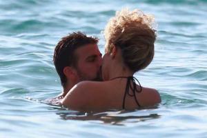 Шакира и ее молодой муж оказались в центре секс-скандала