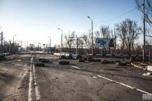 В сети появились фото израненного и пустого Донецка