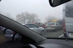 Очередь на трассе Донецк-Мариуполь не уменьшается