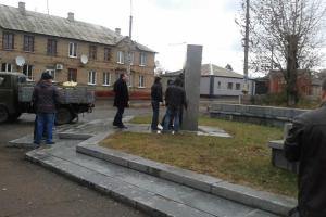 В Лисичанске демонтирован еще один коммунистический идол