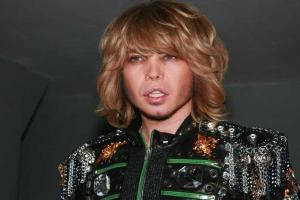 Эпатажный Сергей Зверев теряет поклонников из-за хакеров