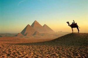 Россияне пытаются добраться в Египет пешком и на поезде 