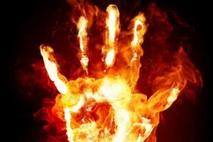 В Ереване мужчина пытался сжечь себя и малолетних детей 